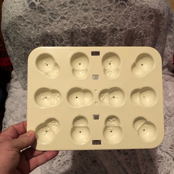 Red Nordic ware 12 snowman cake pop baking mold, like new- fun project for kids. - Picture 2 of 7